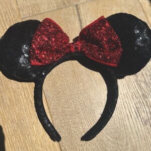 Official Disney mini mouse ears from Disneyland worn 1x